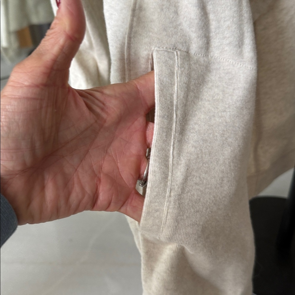 Banana Republic Cream Women's Cardigan - Picture 2 of 6